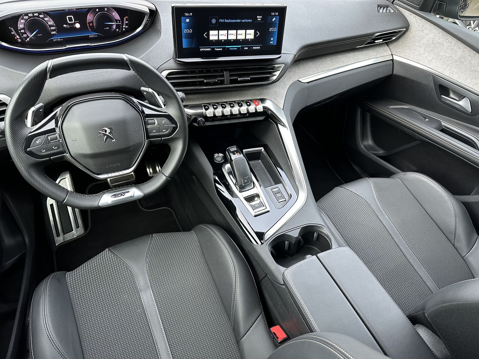 Fahrzeugabbildung Peugeot 5008 BlueHDI EAT8 GT NAV+LED+KAM+V-COKPIT+18ZOLL