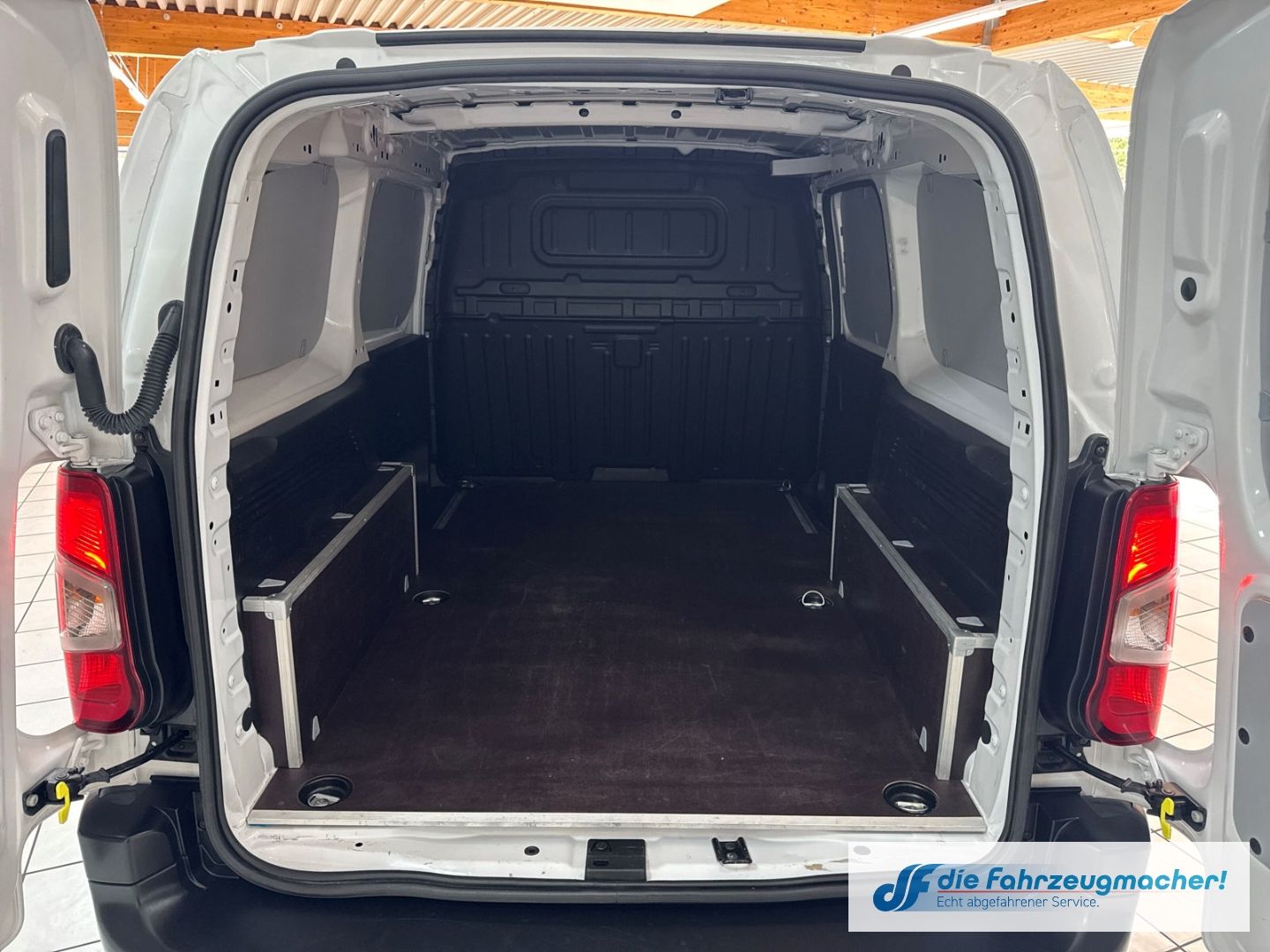 Fahrzeugabbildung Opel Combo E Cargo  L2 1,5D XL erhöhte Nutzlast EU6e