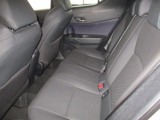 Fahrzeugabbildung Toyota C-HR Hybrid Style Selection