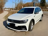 Volkswagen Tiguan Allspace 2.0 TSI, R-Line DSG 4MOTION - Volkswagen Tiguan Allspace R-Line mit Benzin-Antrieb