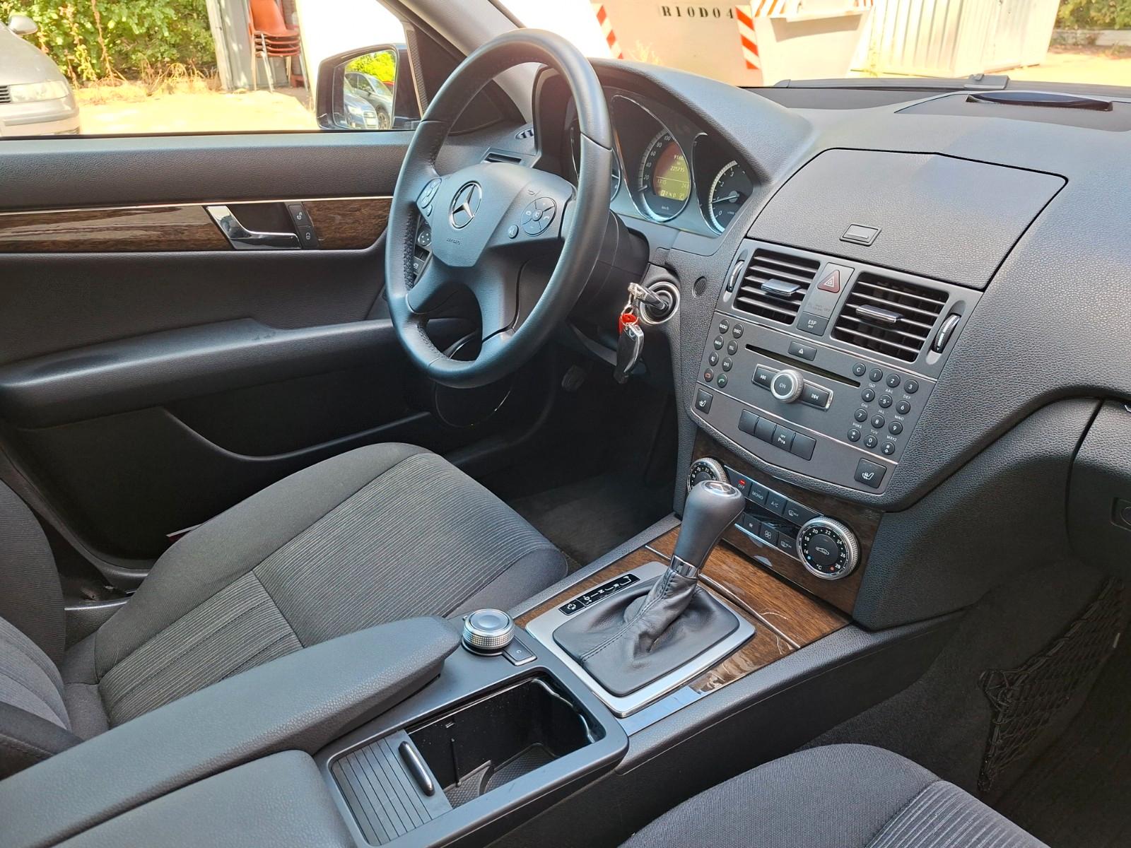Mercedes-Benz C180 2009 — photo 27