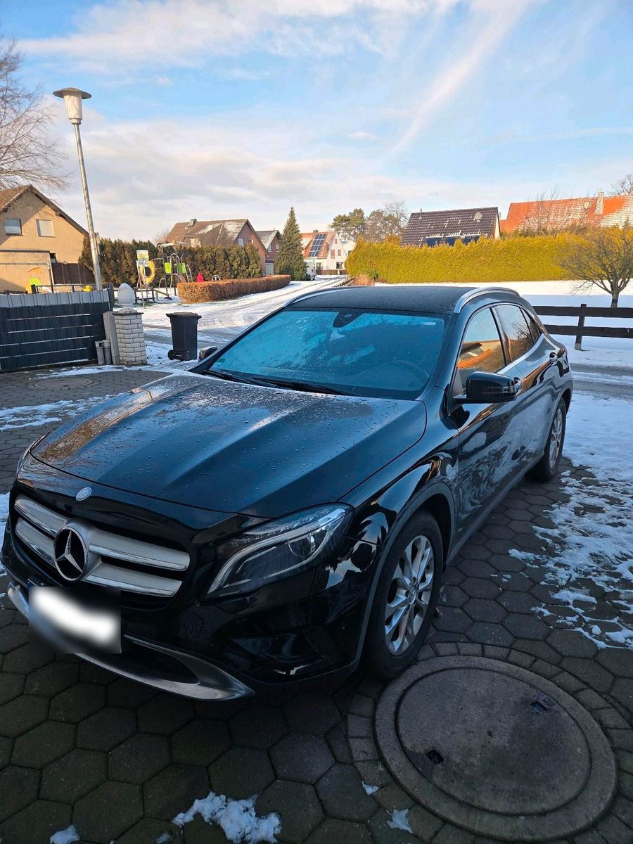 MERCEDES-BENZ GLA 180