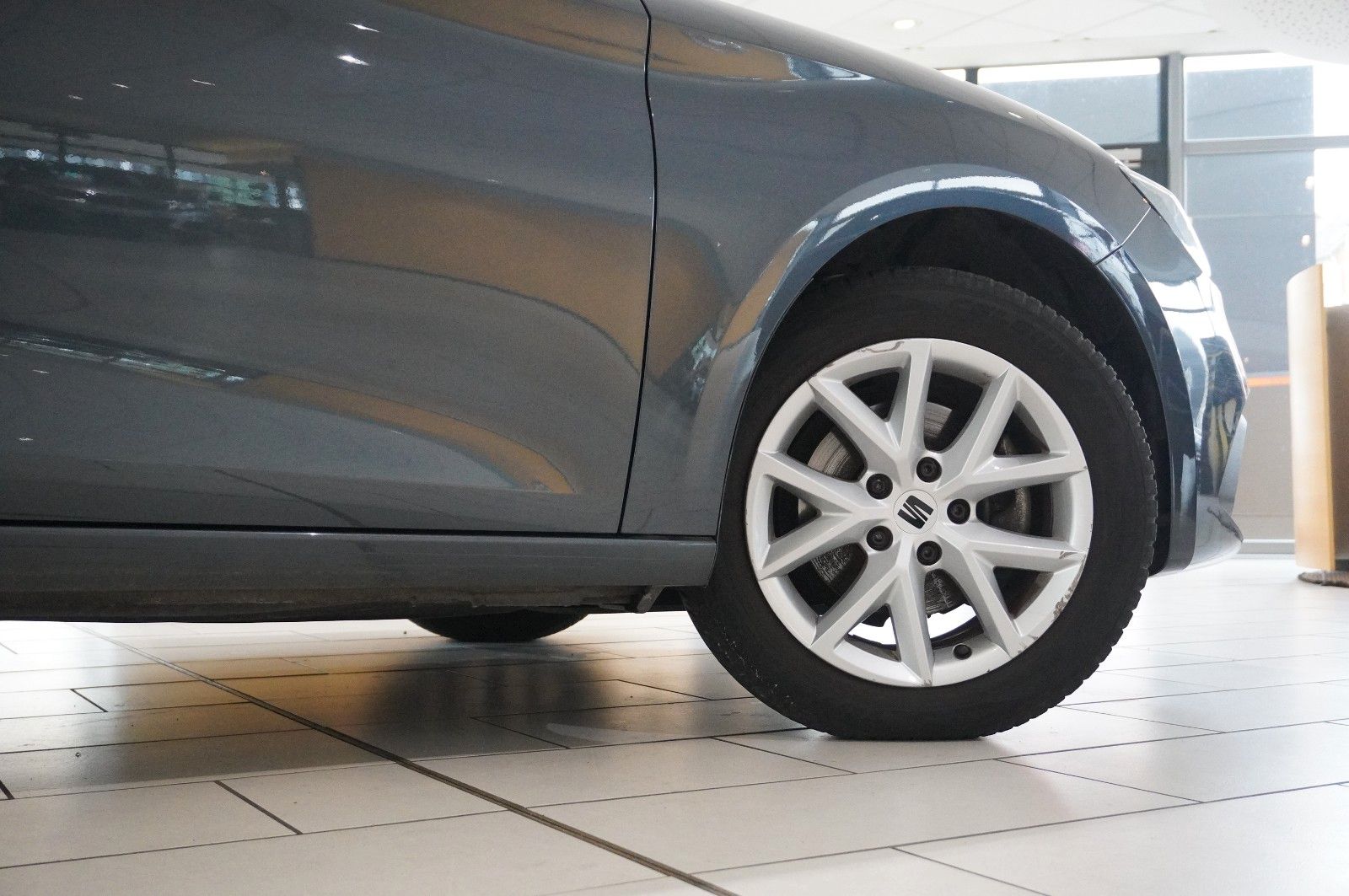 Fahrzeugabbildung SEAT Leon ST 1.0 E-TSI STYLE DSG NAVI/LED/KAMERA/DAB+