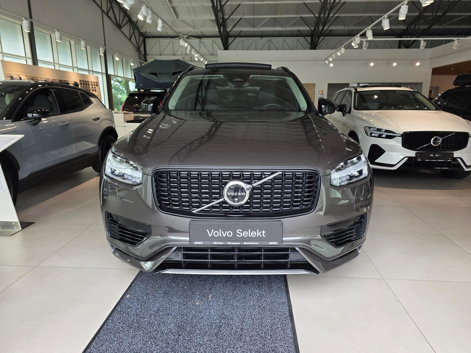 Volvo XC90 Ultra Dark Recharge Plug-In Hybrid AWD foto 3