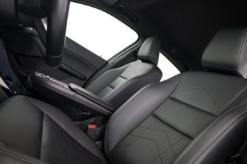 BMW 218d Active Tourer Widscreen RFK AHK 1.Hand