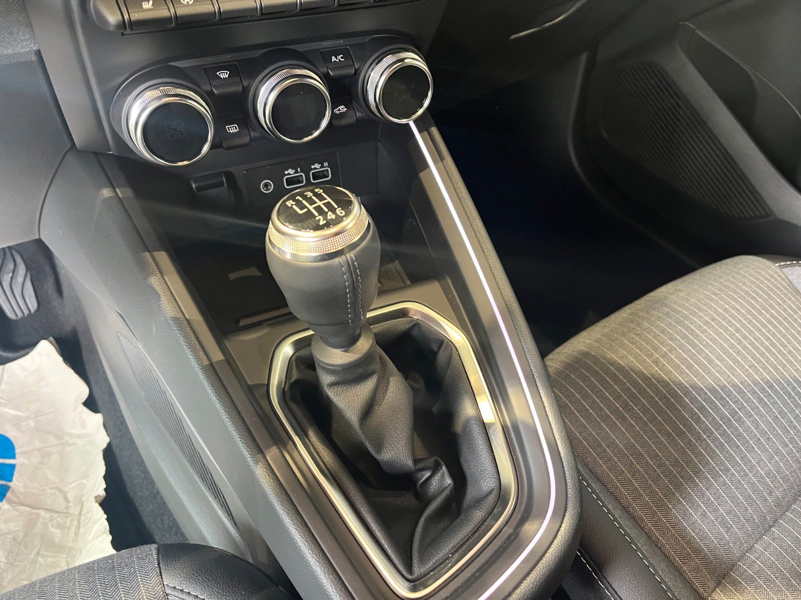 Fahrzeugabbildung Renault Clio TCe 90 Kiss