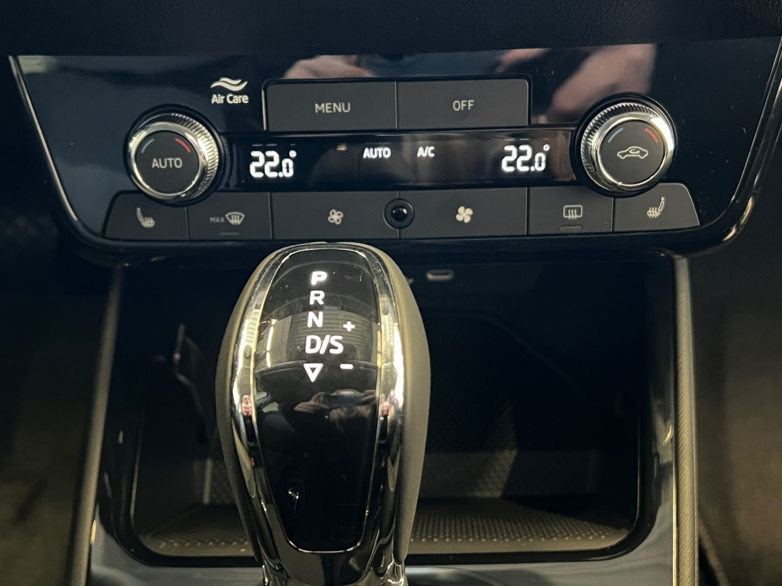 Fahrzeugabbildung SKODA Fabia TOUR 1.0 TSI DSG *Navi,ACC,Sitzheizung*