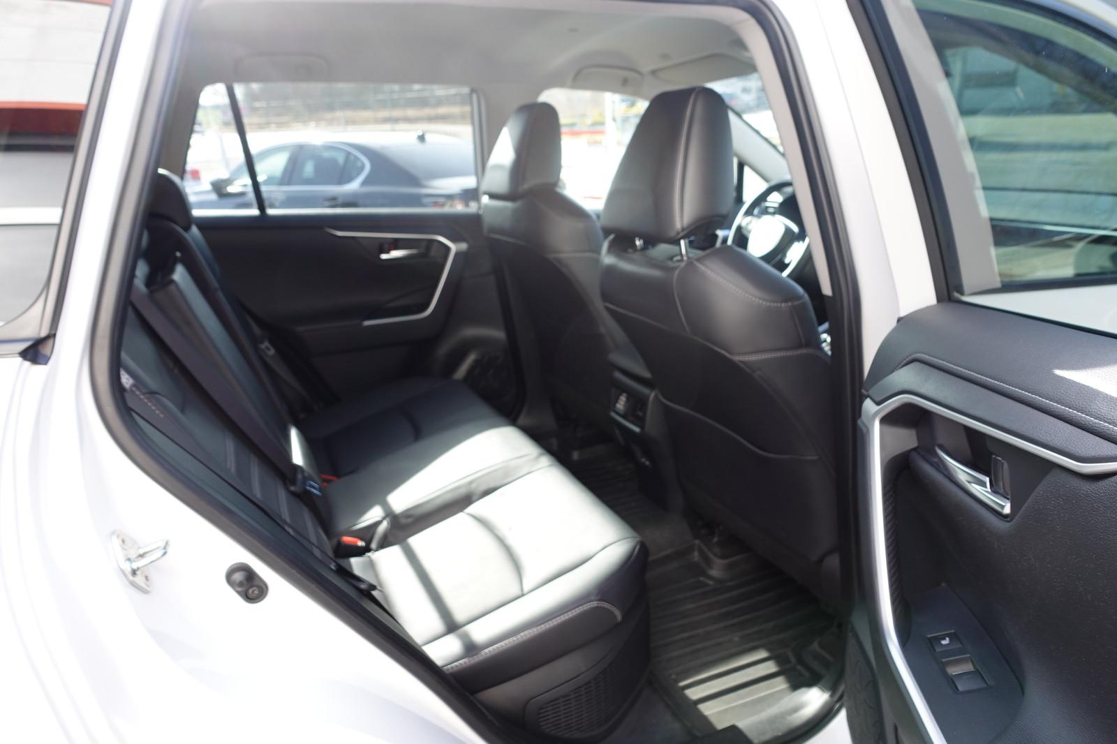 Toyota RAV 4 2.5 Hybrid Lounge Allrad 5J Garantie
