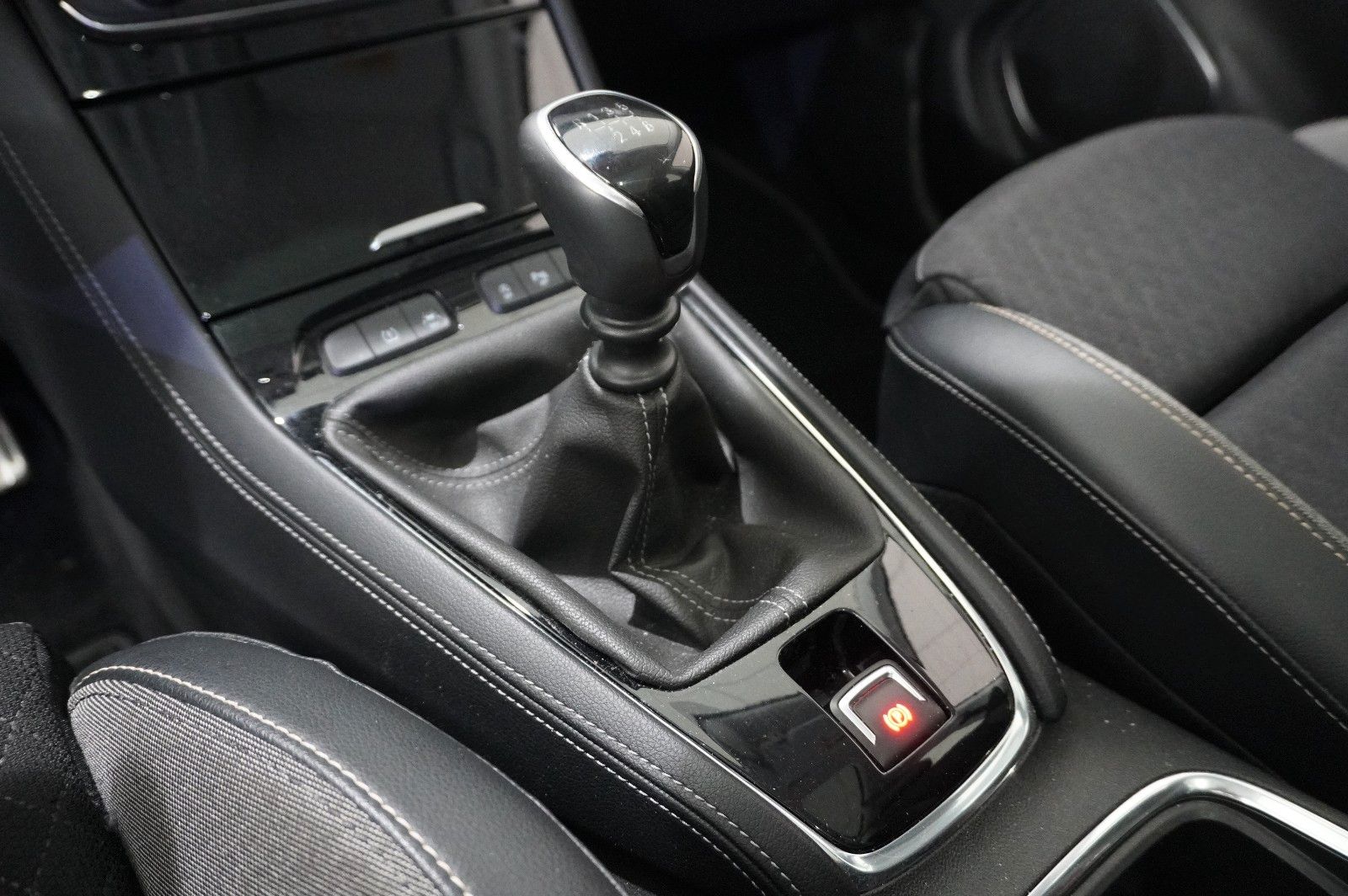 Fahrzeugabbildung Opel Grandland (X) 1.2T INNOV. NAVI/LED/KAMERA/PANO.