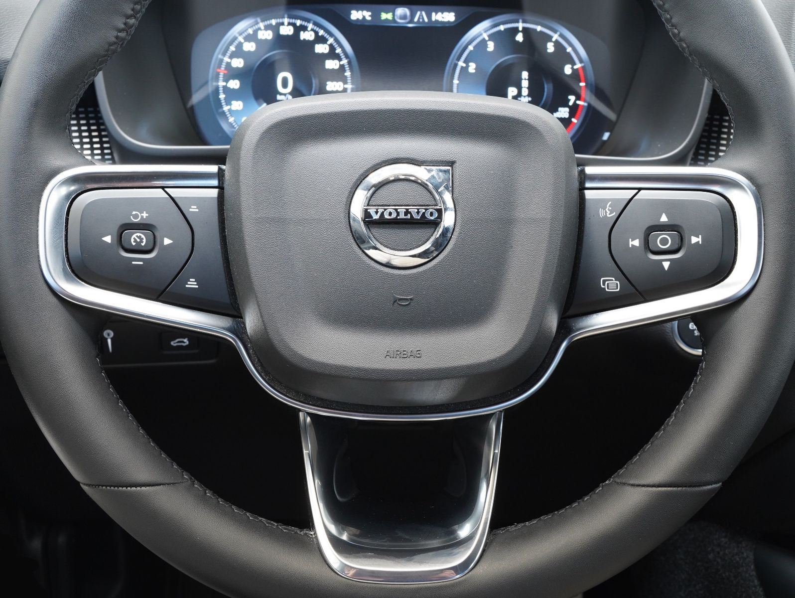 Fahrzeugabbildung Volvo XC40 B4 B R Design LED/NAVI/ACC/LEDER/360°