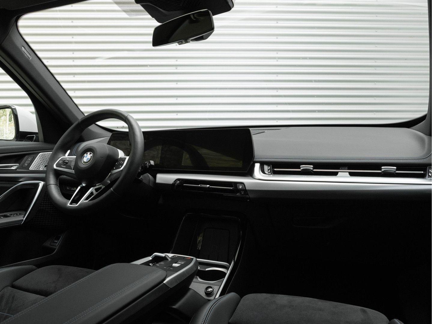 BMW X1 sDrive18i M-Sport Pro - Pano - AHK - Driving