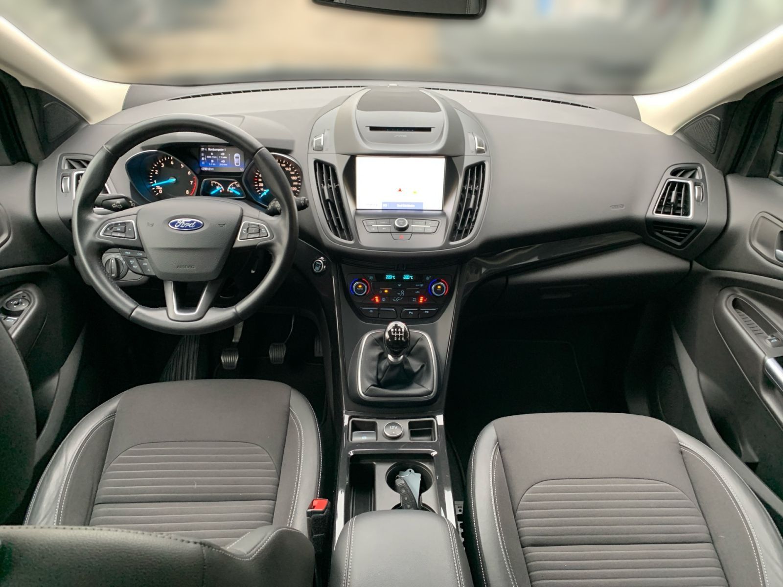 Fahrzeugabbildung Ford Kuga 1.5 EcoBoost Titanium 4x2 Start/Stopp 1Hd