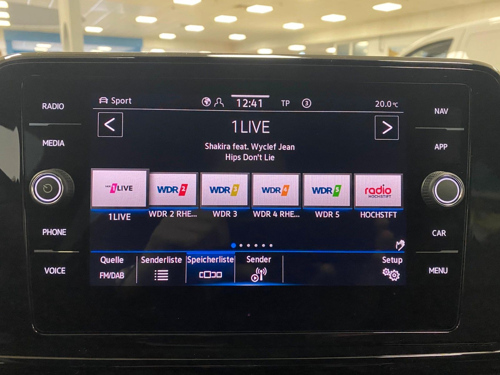 Fahrzeugabbildung Volkswagen T-Roc 2.0 TSI DSG 4MOTION R-Line+AHK+Black Style