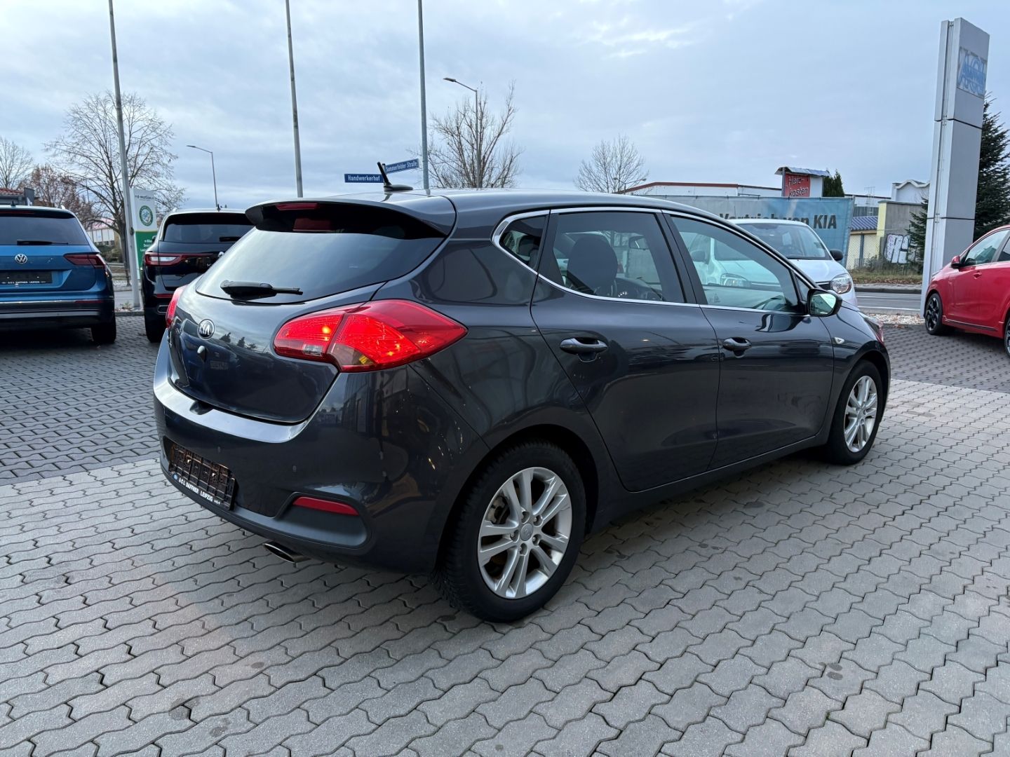 Fahrzeugabbildung Kia Ceed FIFA World Cup Edition Navi Mehrzonenklima