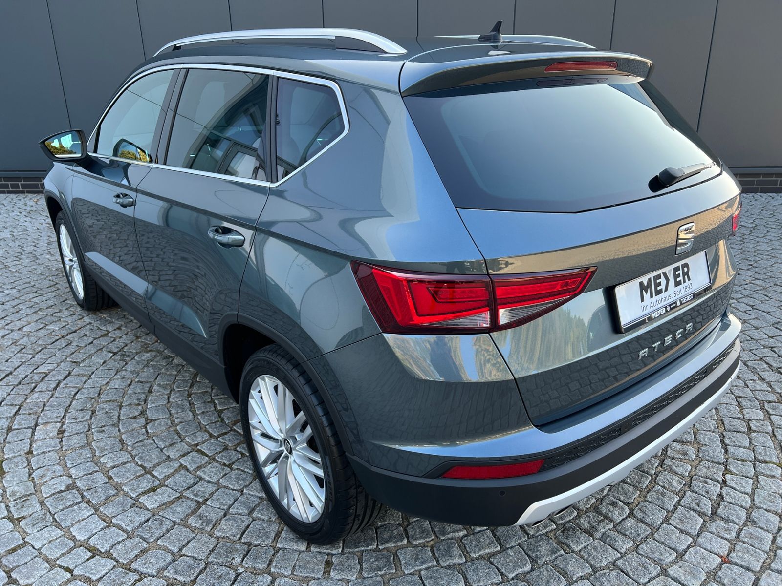 Fahrzeugabbildung SEAT Ateca 1.5 TSI DSG ACT Xcellence *AHK, Kamera, 18