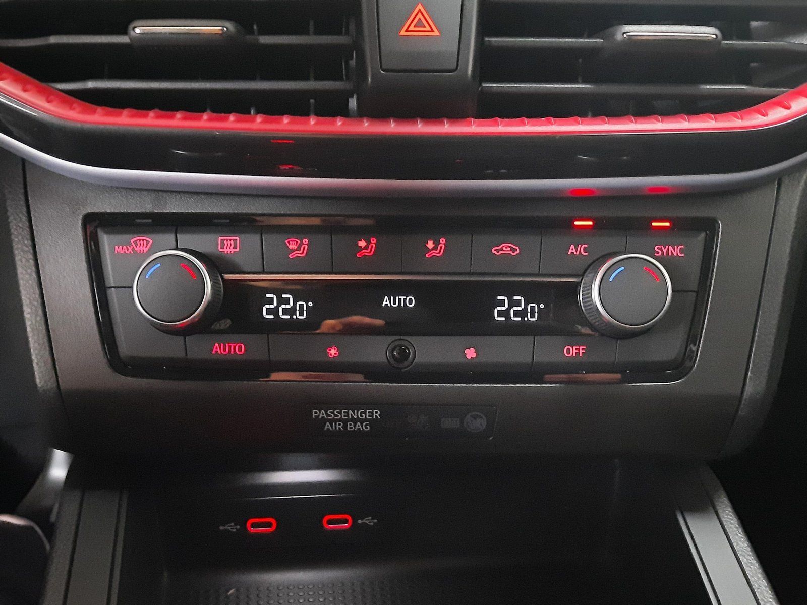 Fahrzeugabbildung SEAT Ibiza FR TSI *Navi*Cam*LED*Einparkh*MirrorLink*