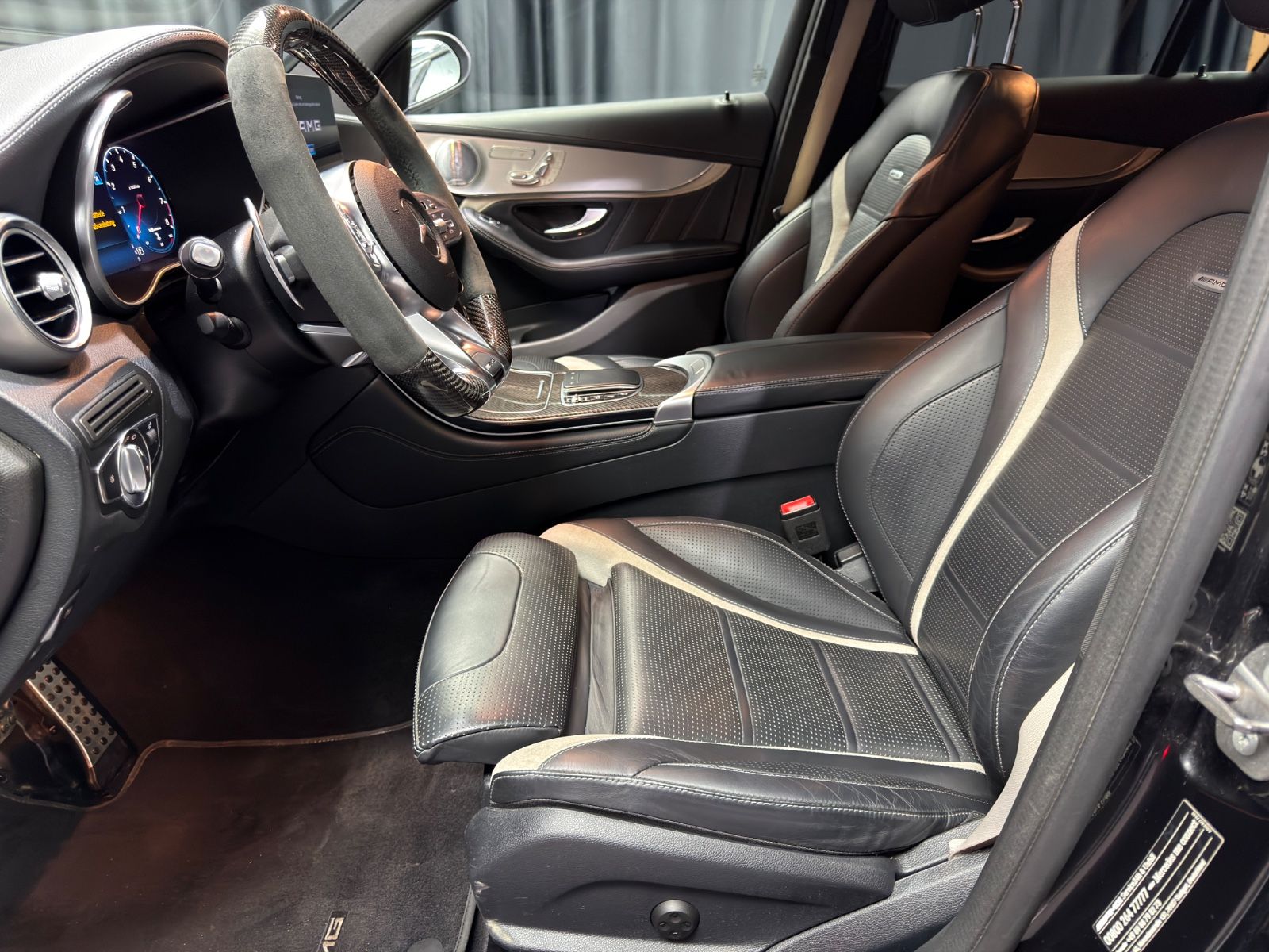 Fahrzeugabbildung Mercedes-Benz GLC 63 S AMG|BURMESTER|PANO|FACELIFT|CARBON|