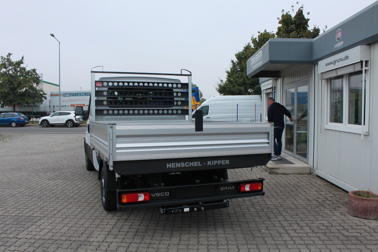 Fahrzeugabbildung Iveco Daily 35S   3Ltr. Diesel/ Kipper/ DoKa