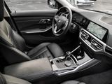 BMW 330i xDrive LUXURY LINE+PANO+HIFI+ACC+AHK+SHZ+SP - graue BMW 330