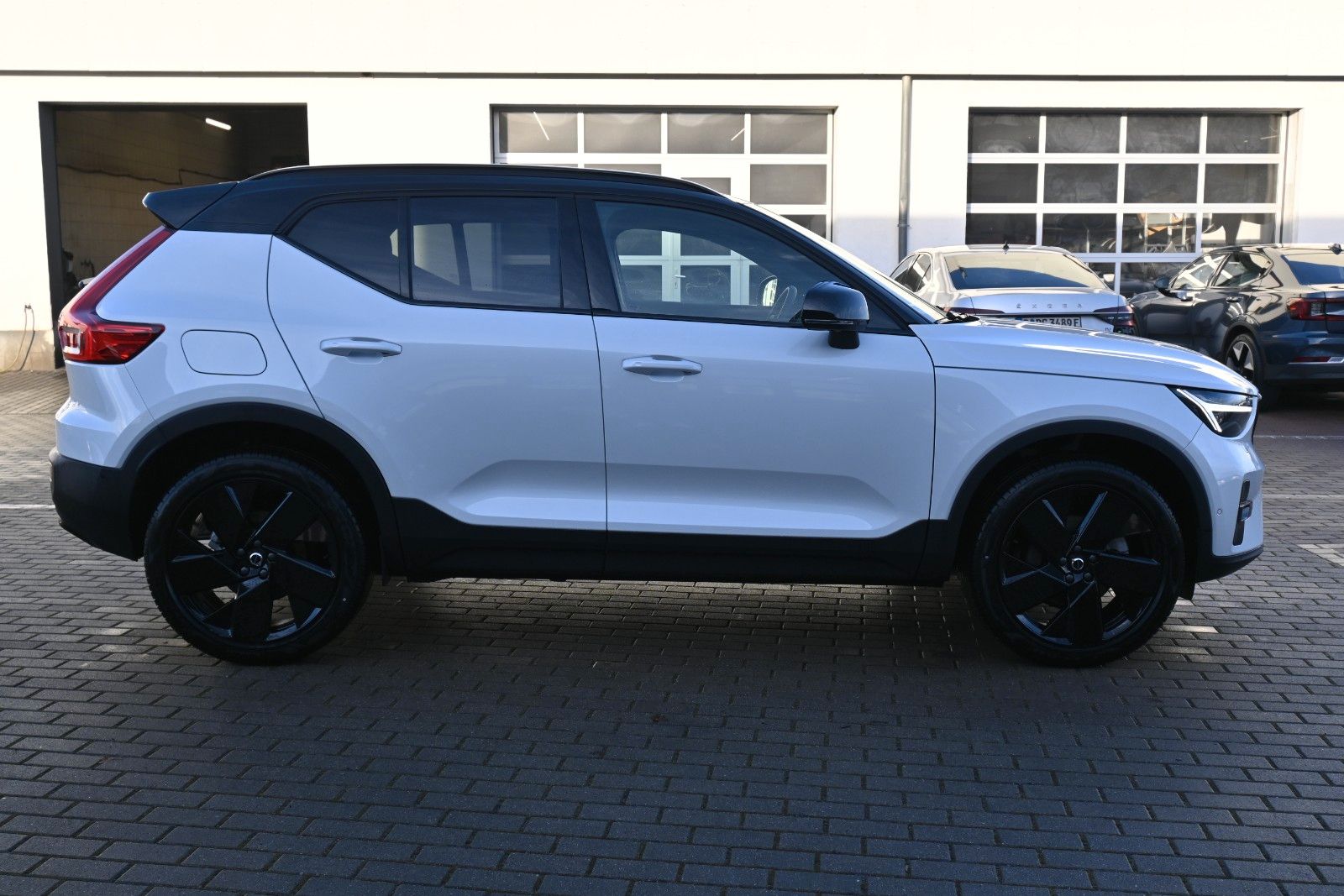 Fahrzeugabbildung Volvo XC40 B4 DKG Plus Black Edition*STDHZG*360*ACC