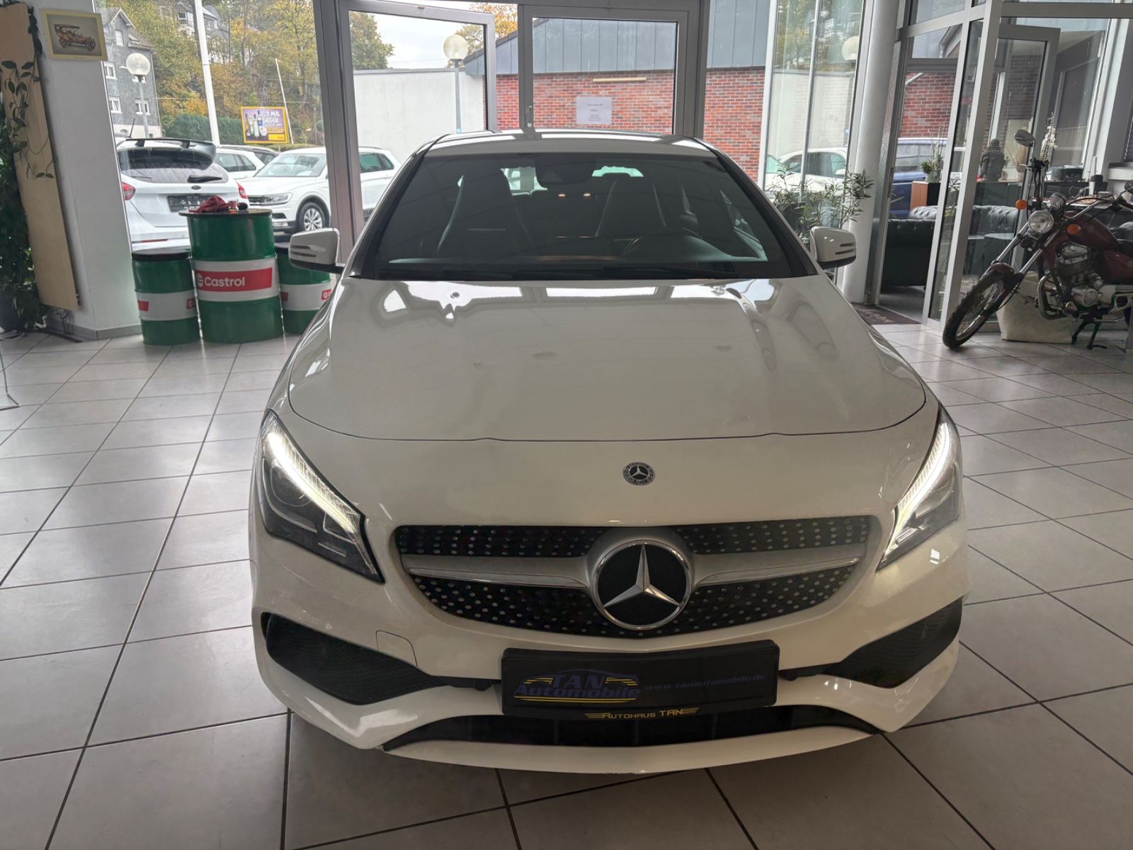 Fahrzeugabbildung Mercedes-Benz CLA 200 *AMG-Line*
