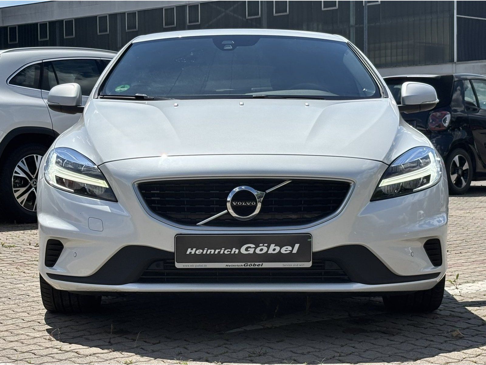 Fahrzeugabbildung Volvo V 40 T2 2.0 R-DESIGN*SHZ VORN/HINTEN*LED*BLUETOO