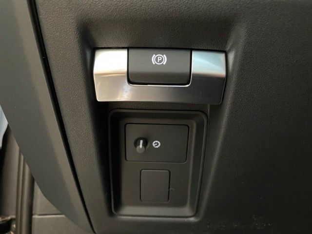 Fahrzeugabbildung Land Rover Defender 110 P400 X 7 Sitze & Standheizung