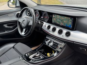 Mercedes E 220 - 12