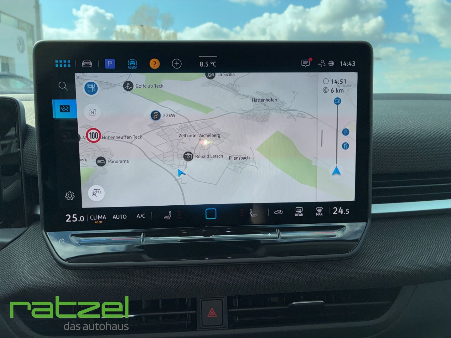 Fahrzeugabbildung Volkswagen T-Roc LIFE 1.5 eTSI 5J.Garantie+Navi+SHZ+PDC