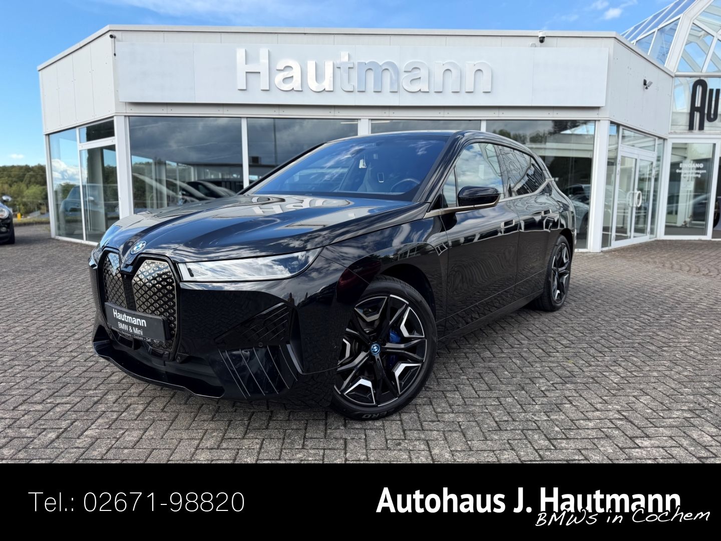 BMW iX xDrive 50 AHK LUFTF. PANO B&W foto 2