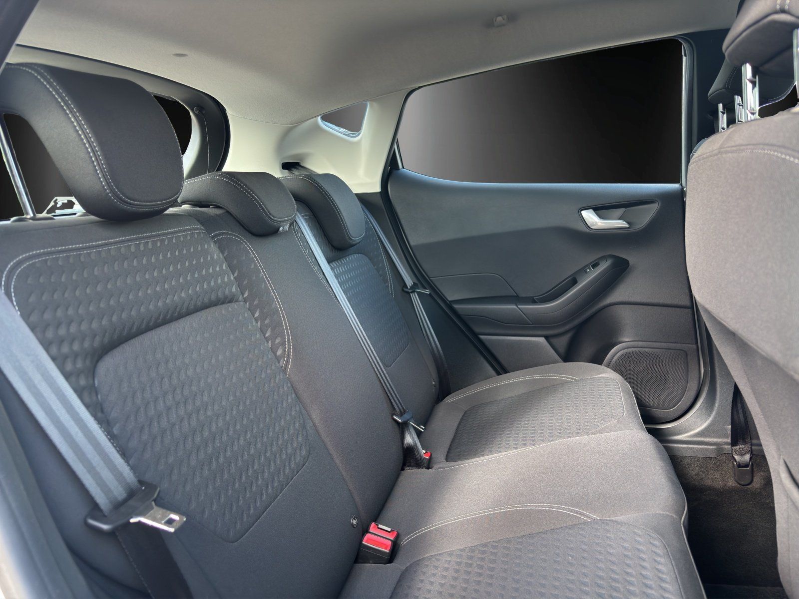 Fahrzeugabbildung Ford Fiesta 1.0 Titanium X LED/PDC/NAVI/SHZ/B&O/LHZ/