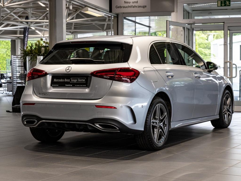 Mercedes-Benz A 250 e , AMG KAMERA SPUR STANDH PDC SHZ