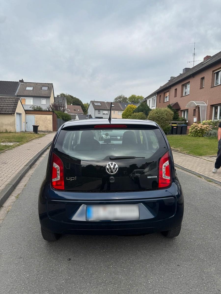 Volkswagen Up 2012 — interior
