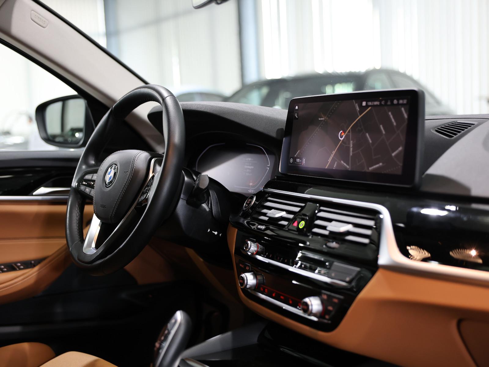 BMW 520i Touring BUSINESS GREY & BROWN / PANORAMA