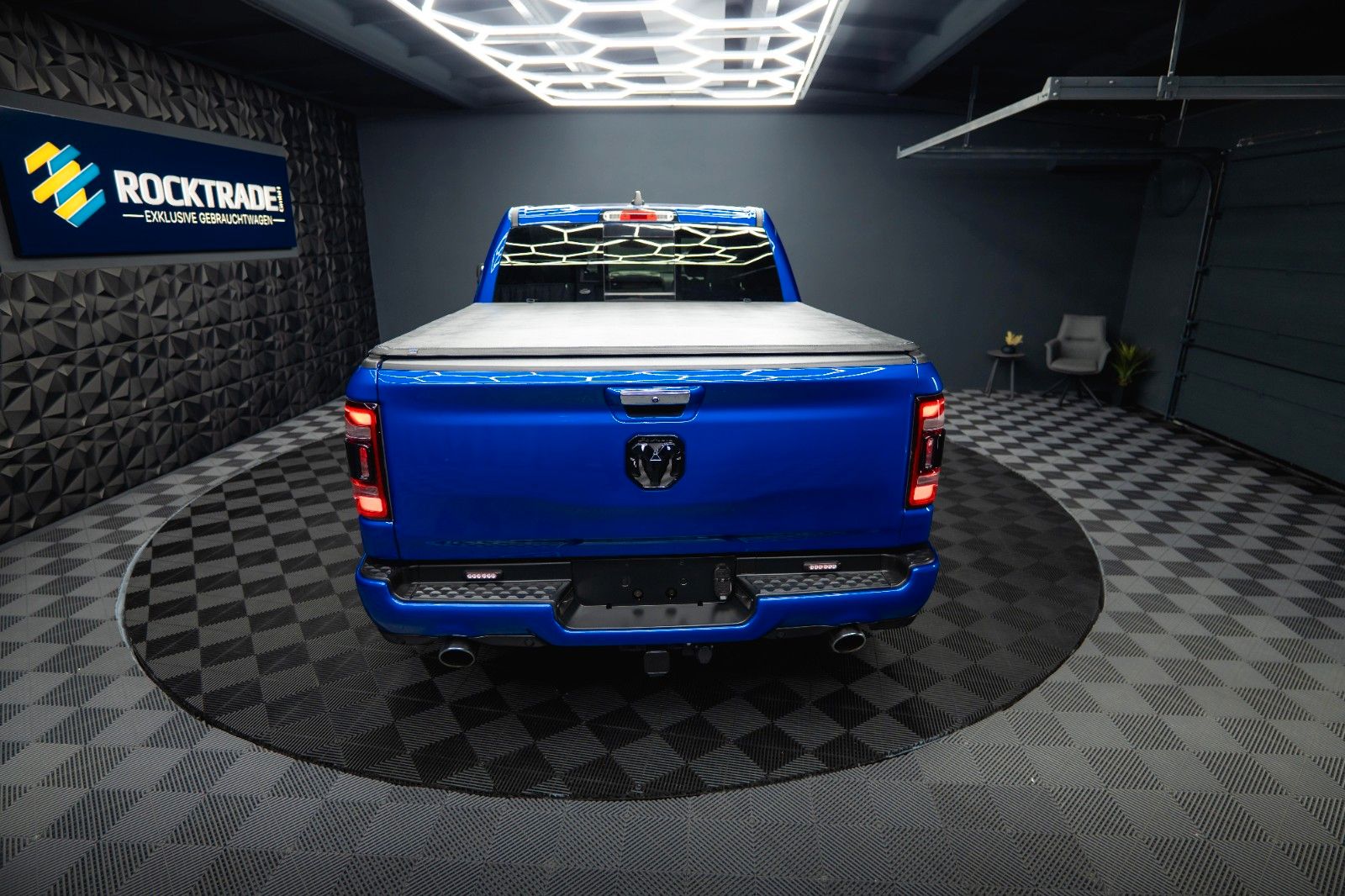 Fahrzeugabbildung Dodge RAM 5.7 V8 HEMI 4x4 OFFROAD Night Limited 19%