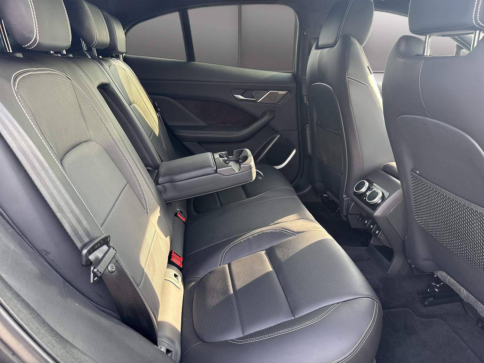 Fahrzeugabbildung Jaguar I-Pace EV400 First Edition Panoramadach