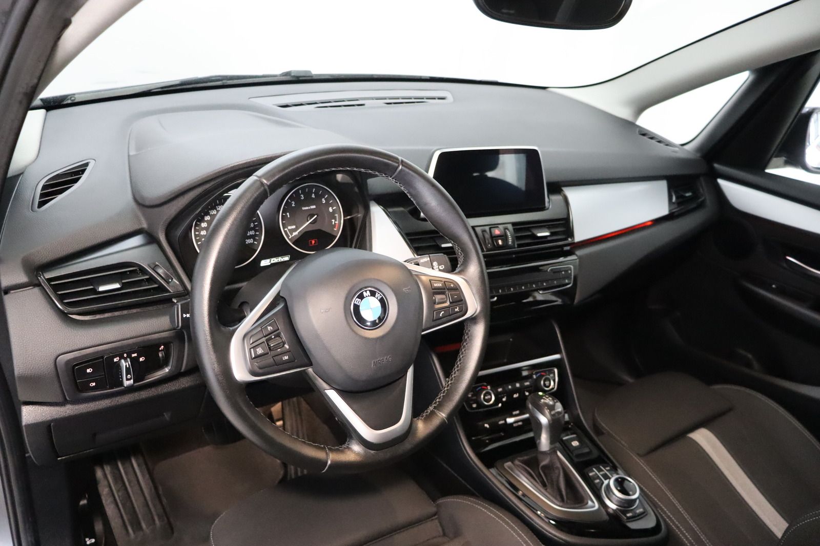 Fahrzeugabbildung BMW 225 xe i Performance Advantage Active Tourer