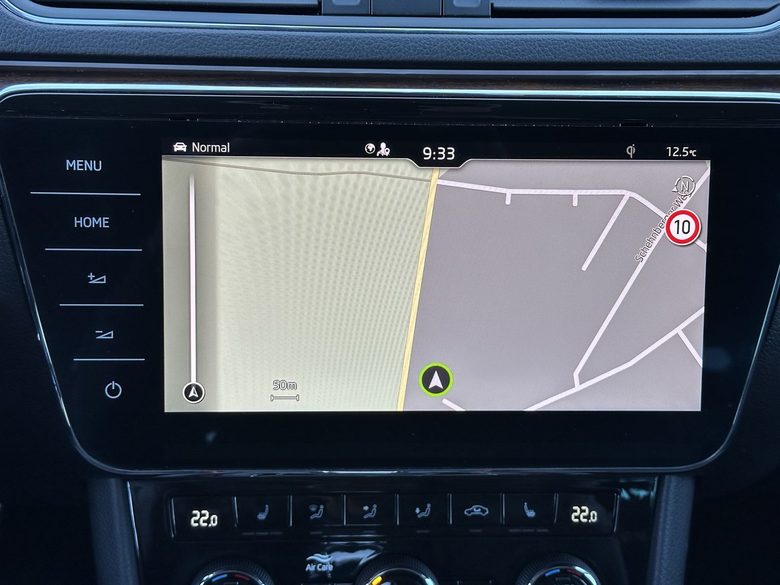 Fahrzeugabbildung SKODA Superb Combi 2.0 TDI 4x4 DSG Scout NAV+LED+AHK