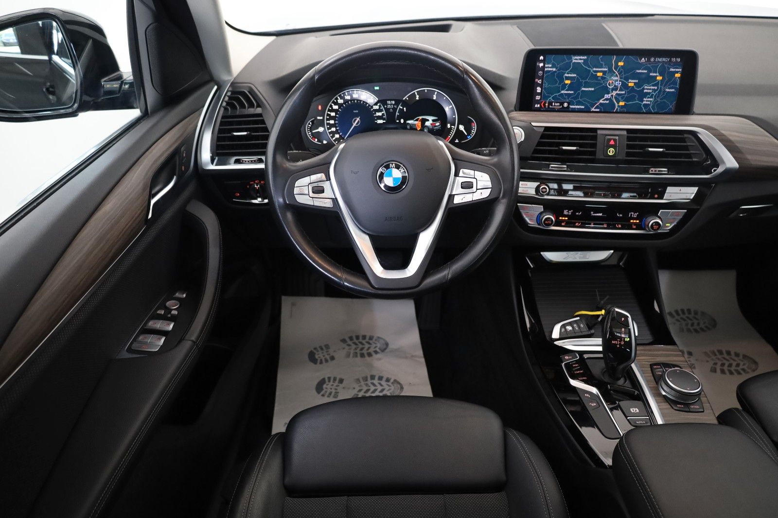 Fahrzeugabbildung BMW X3 xDrive 20d Advantage,Leder,Navi,HUD,PanoD,AHK