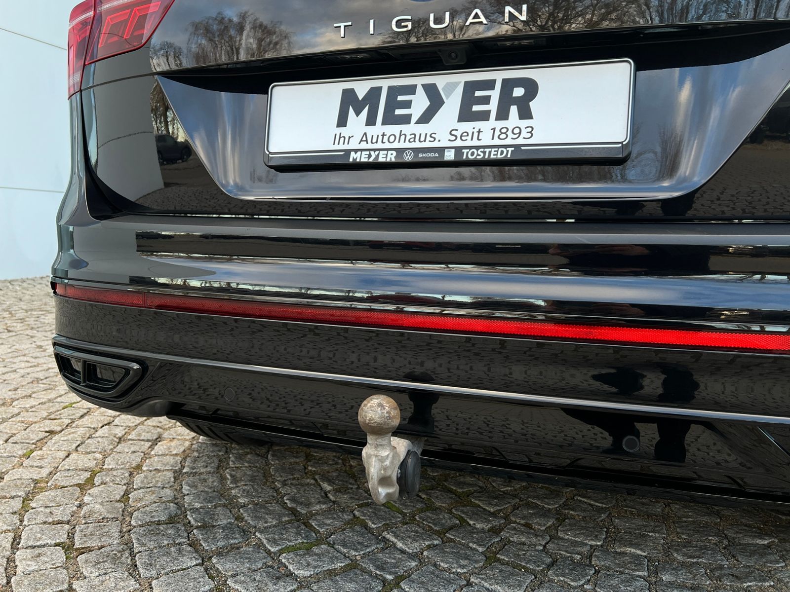 Fahrzeugabbildung Volkswagen Tiguan R-Line 1.5 TSI DSG *AHK, IQ-Light, Black