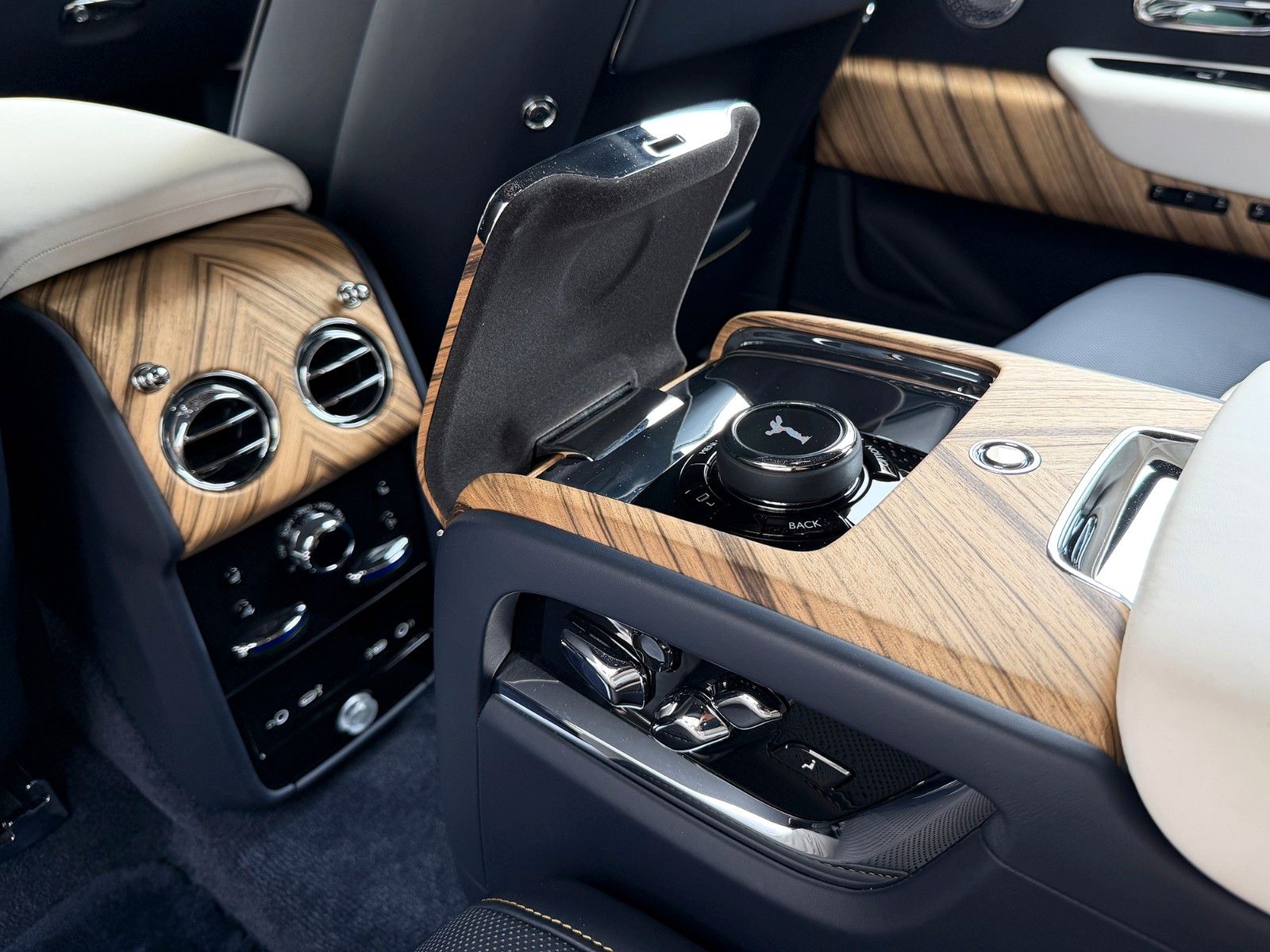 Rolls-Royce Cullinan 4 Seats Shooting Star Picnic Tables foto 23