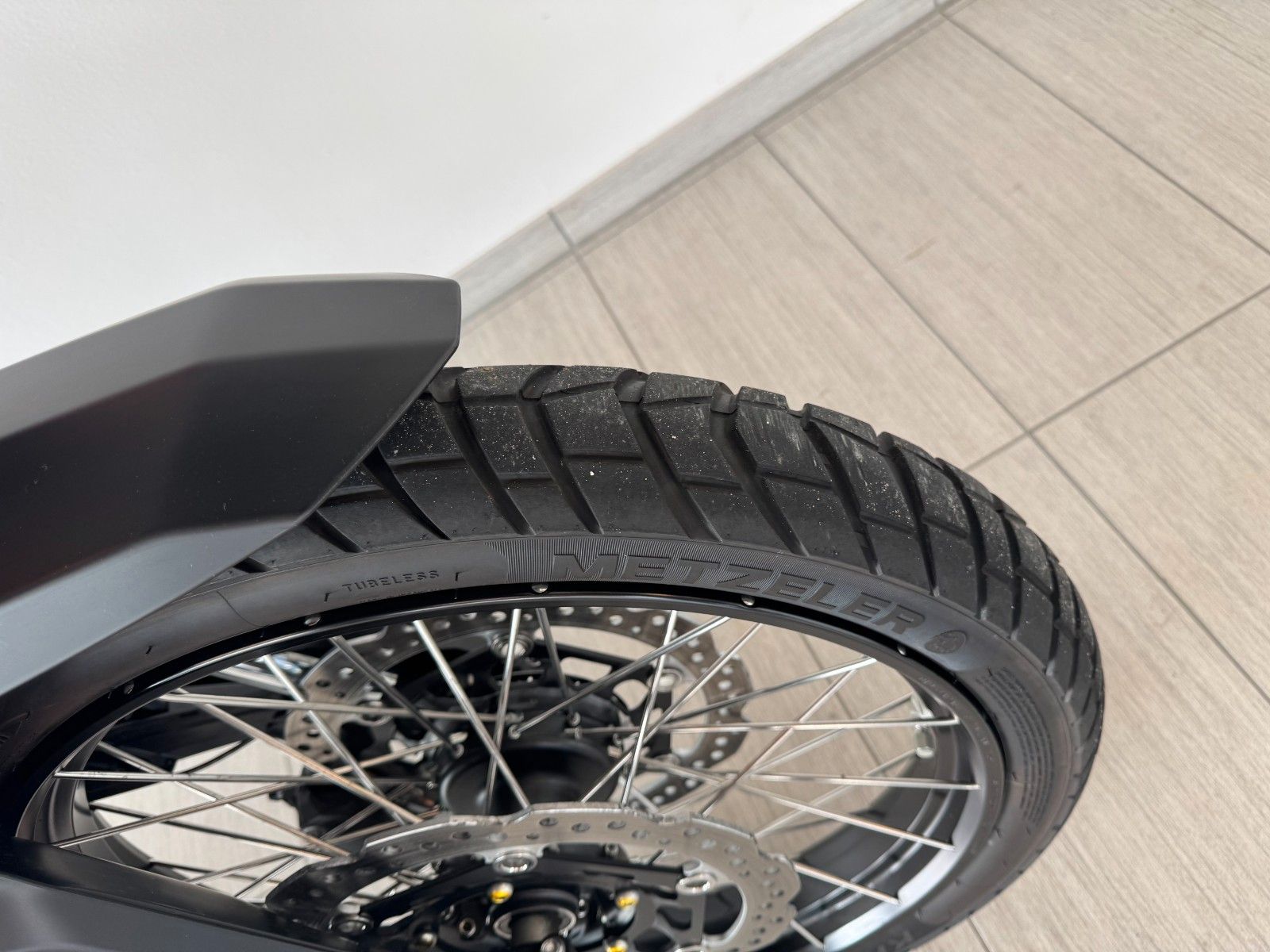 Fahrzeugabbildung Honda Africa Twin CRF 1100 ES, elektrisches Fahrwerk