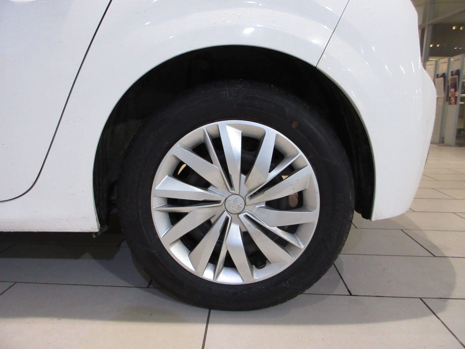 Fahrzeugabbildung Peugeot 208 1.2 Like KLIMA/TEMPOMAT/SPURASSISTENT