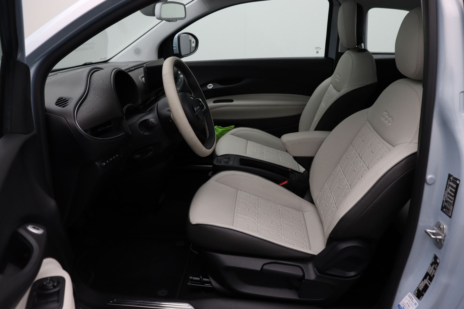 Fahrzeugabbildung Fiat 500e La Prima incl. Wallbox