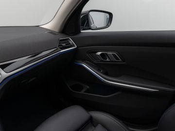 Fahrzeugabbildung BMW 320d xDr Tour Luxury Line AHK HiFI Laserlicht