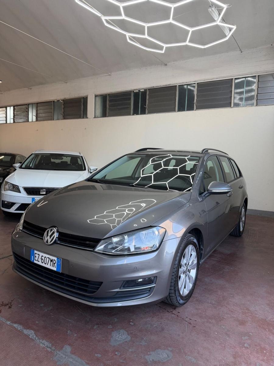 Volkswagen Golf 2015 — rear view