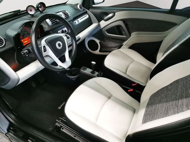 Smart forTwo Brabus Cabrio Navi Tagfahrlicht SHZ 17"Al