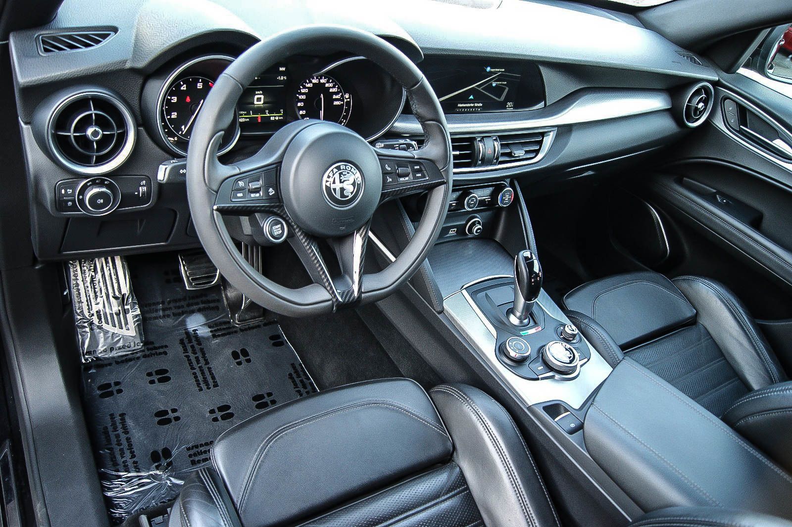 Fahrzeugabbildung Alfa Romeo Stelvio Super Q4 LUSSO SPORTPAKET LEDER WINTER