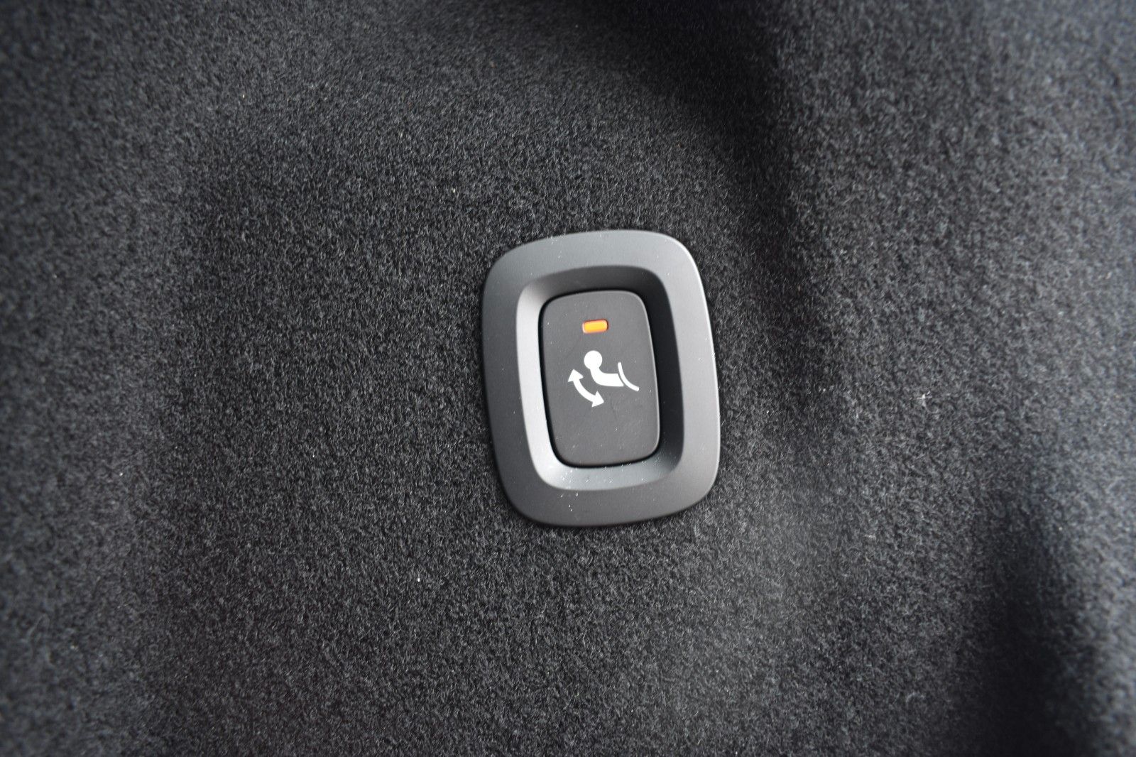 Fahrzeugabbildung Volvo XC60 B5 AWD Plus Black Edition*H&K*360°*ACC*AHK