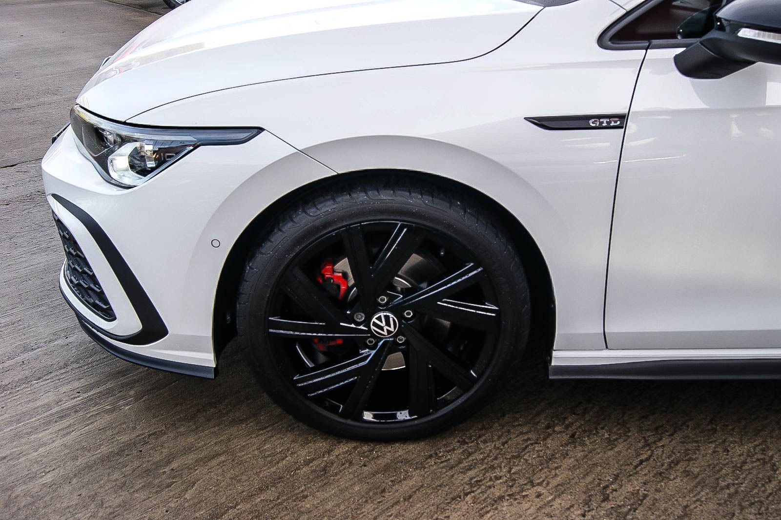 Fahrzeugabbildung Volkswagen Golf VIII GTD HARMAN-KARDON MATRIX STDHEZG ANHZV